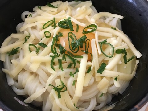 チーズとろ〜り★釜玉混ぜうどん